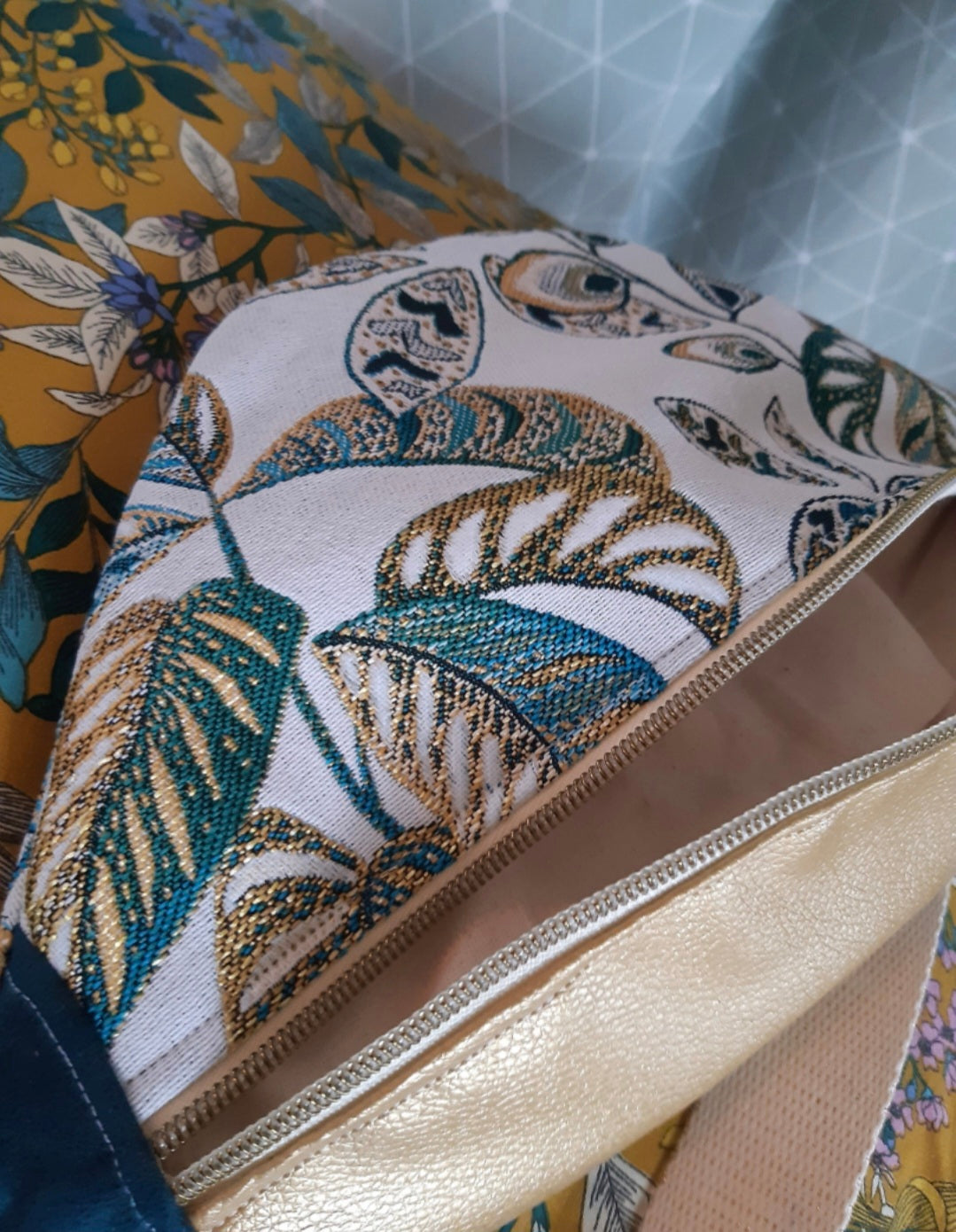Sac banane en broderie française vert et or