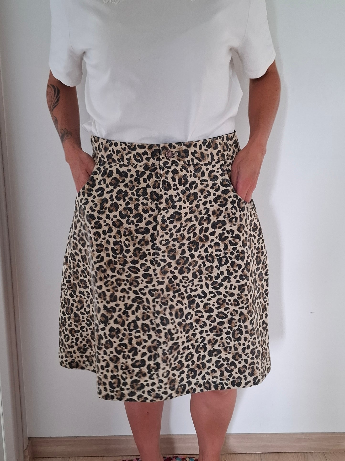 Jupe denim motif léopard