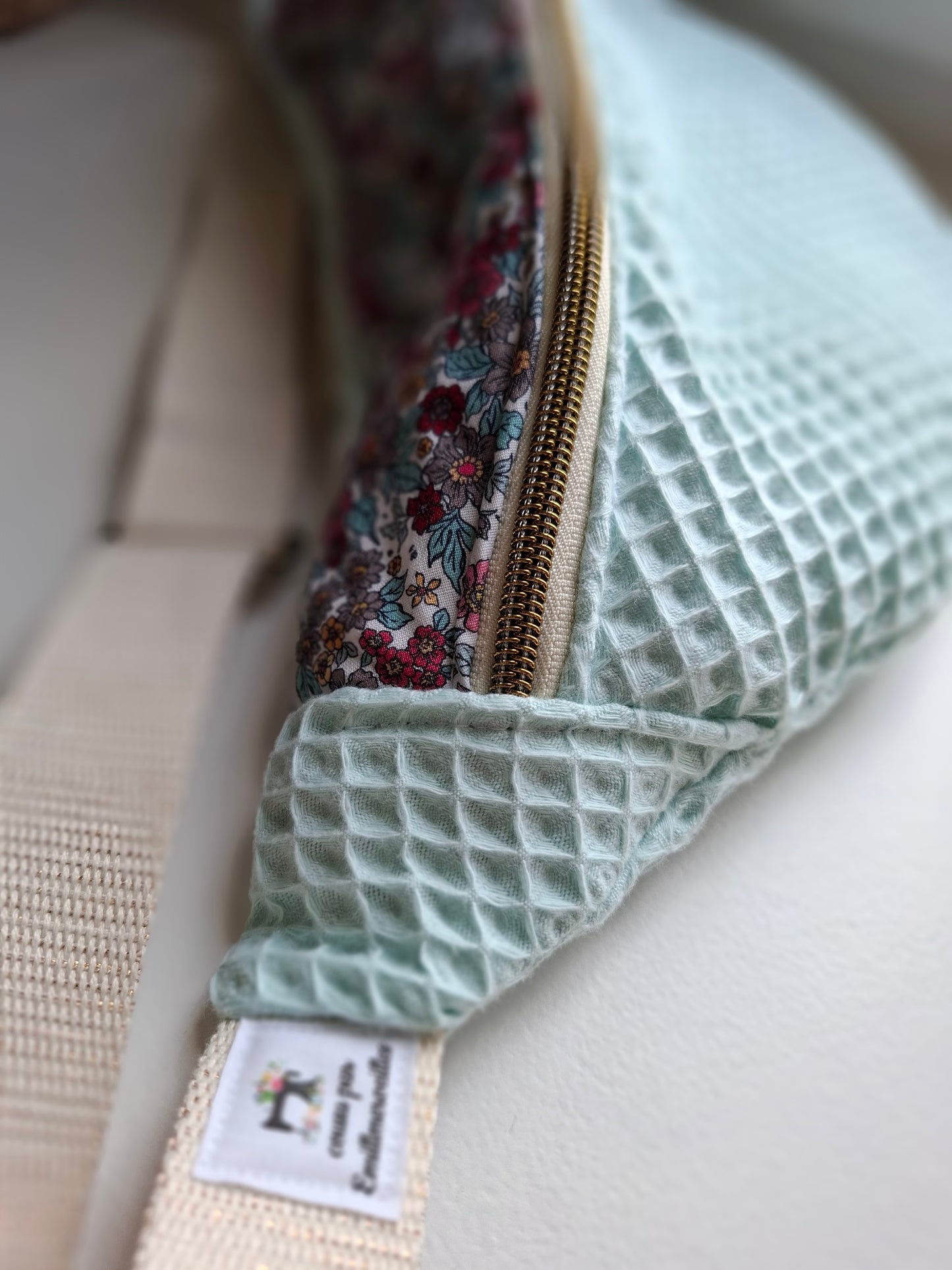 Sac banane nid d'abeille blei ciel et rabat à fleurs liberty