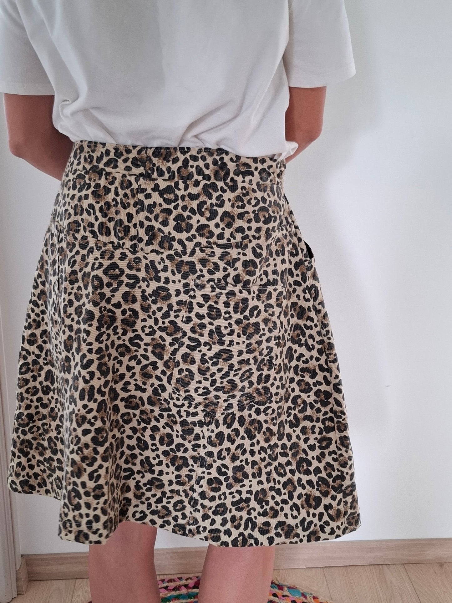 Jupe denim motif léopard