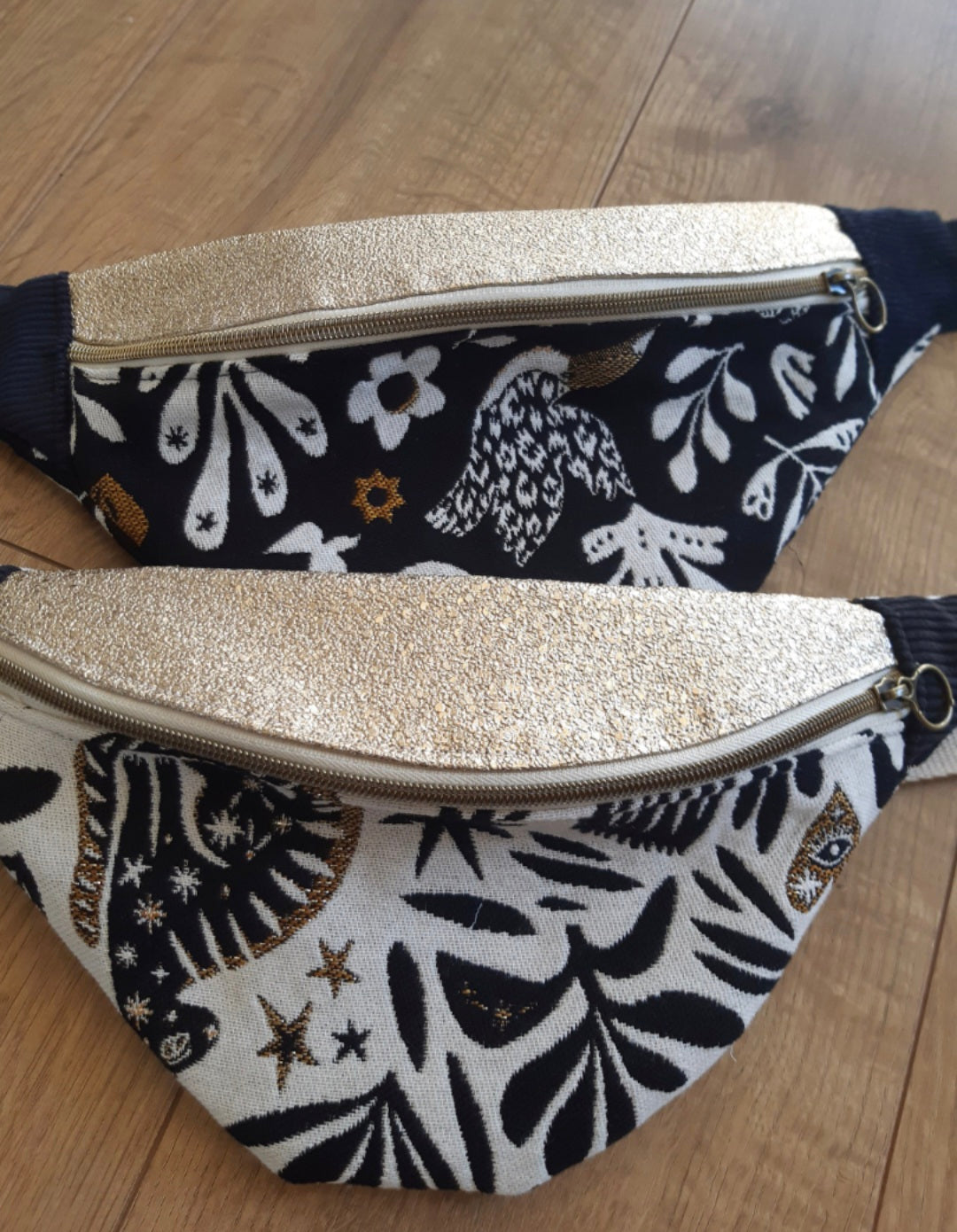 Sac banane en broderie française blanc et noir