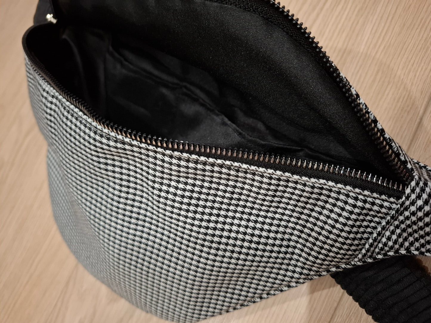 Sac banane,tissu pied de poule noir et blanc